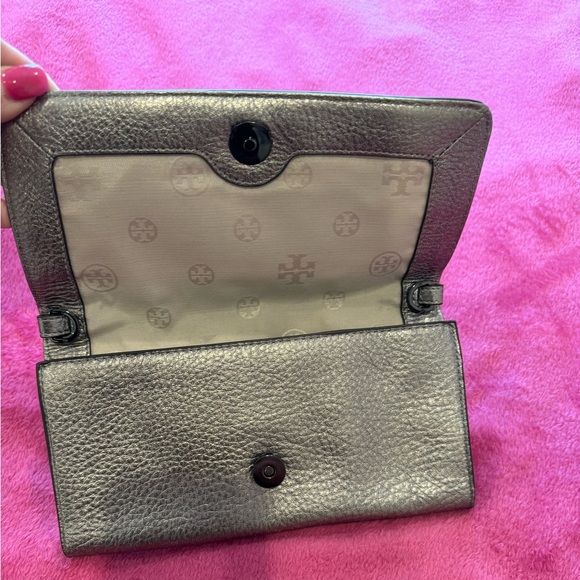Tory Burch metallic foldover clutch. “Like New condition” - Picture 2 of 6